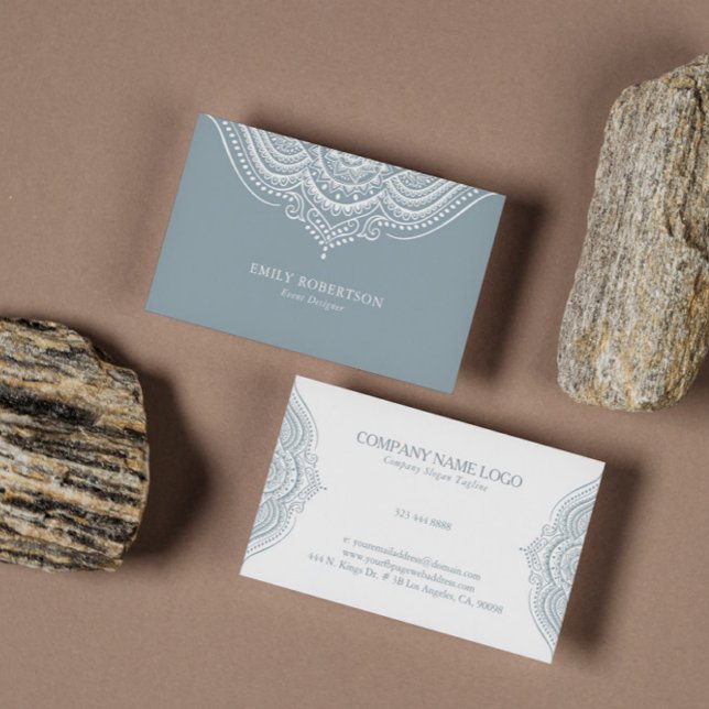 White Lace Paisley Mandala auf Blue-Gray Visitenkarte (Von Creator hochgeladen)