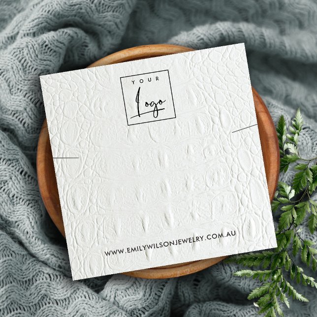 WHITE LETHER TEXTURE NECKLACE BRACELET DISPLAY QUADRATISCHE VISITENKARTE (Von Creator hochgeladen)