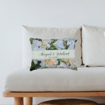 White Lilies Wedding Couple Names Floral Dekokissen<br><div class="desc">Blumenakzente, die auf beiden Seiten ein Foto von wunderschönen, weißen orientalischen Lilien zeigt, mit einer hellgrünen und grauen Band, die auf dem Kissen zentriert ist, den Namen eines Hochzeitspaares und dem Hochzeitstag in stilisierter Schrift. Personalisieren Sie Ihr Kopfkissen durch das Editieren von Namen und Hochzeitstermin. Ein wunderschönes Blumendesign und perfekt...</div>