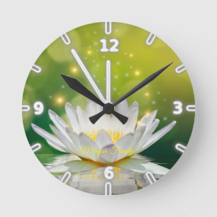 White Lotus Flower Landscape Runde Wanduhr