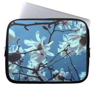 White Magnolia Bloom Blue Sky Laptopschutzhülle