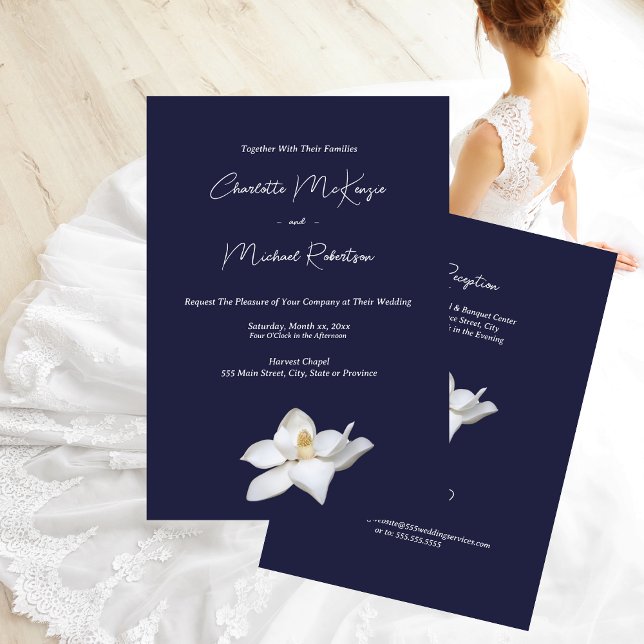 White Magnolia Elegante Floral auf Hochzeit der Ma Einladung (Navy and White Magnolia Elegant Floral Wedding Invitation)