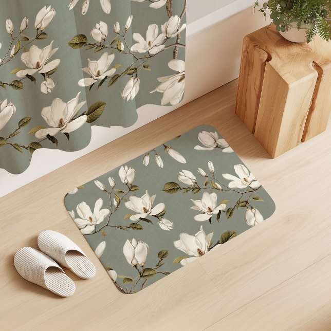 White Magnolia Grove Laurel Green Elegant Floral  Badematte (Von Creator hochgeladen)