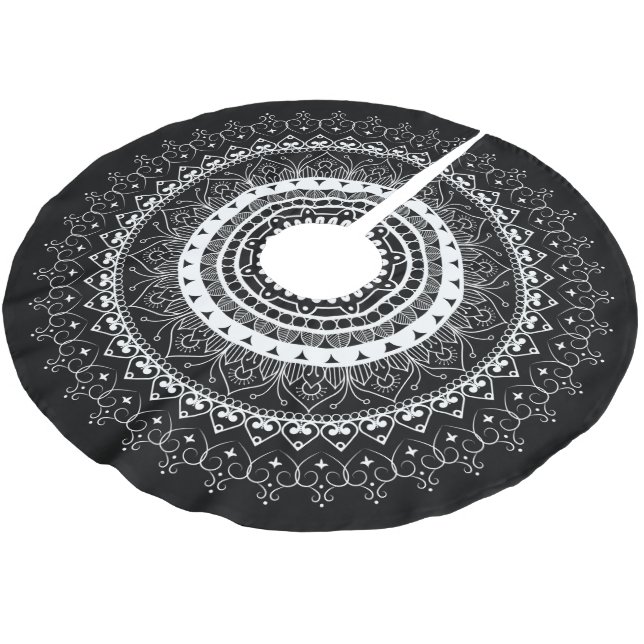 White Mandala Black Polyester Weihnachtsbaumdecke (Schrägansicht)