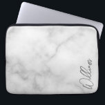 White Marble Modernes Script Personalisiert Name Laptopschutzhülle<br><div class="desc">Moderne Minimalistische Personalisierte Namensschilder Dieses Design zeichnet sich durch einen personalisierten Namen in grauem,  modernem Schriftart mit Schrift aus weißem Marmor aus. Perfekt als Urlaubsgeschenke für ihn,  väterliche Tagesgeschenke und Geschenke für jeden besondere Anlass.</div>