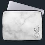 White Marble Modernes Script Personalisiert Name Laptopschutzhülle<br><div class="desc">Moderne Minimalistische Personalisierte Namensschilder Dieses Design zeichnet sich durch einen personalisierten Namen in grauem,  modernem Schriftart mit Schrift aus weißem Marmor aus. Perfekt als Urlaubsgeschenke für ihn,  väterliche Tagesgeschenke und Geschenke für jeden besondere Anlass.</div>