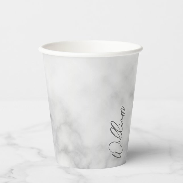 White Marble Modernes Script Personalisiert Name Pappbecher (Vorderseite)
