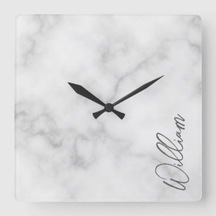 White Marble Modernes Script Personalisiert Name Quadratische Wanduhr