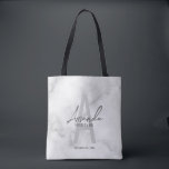 White Marble Script Personalisiert Bridesmaid's Na<br><div class="desc">Moderne Minimalistische Personalisierte Monogramm- und Namensgeschenke Dieses Design zeichnet sich durch den personalisierten Namen einer Brautjungfrau aus,  die in einem modernen,  grau-grauen Schriftart und Monogramm in einem modernen Sans-Serif-Stil als Hintergrund steht. Hochzeitsdetails in grauer,  moderner Sans Serif-Schriftart,  auf weißem Marmorboden. Auch perfekt für Trauzeugin,  Mutter der Braut und mehr.</div>