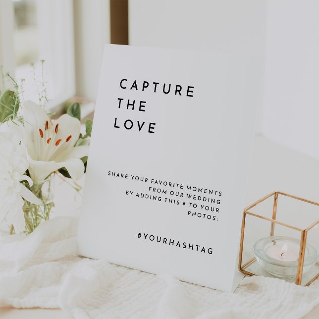 White Modern Bold Wedding Hashtag Sockelschild (Von Creator hochgeladen)