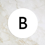 White Modern Bold Wedding Monogram Umschlag Aufkle Runder Aufkleber<br><div class="desc">Das Design des Umschlag Aufklebers "White Modern Bold Wedding Monogram" präsentiert moderne Minimalismus und Eleganz. Mit seiner einzigartigen Mischung aus kreativen und schicken Designelementen ist dieses Design perfekt für diejenigen, die eine polierte und kühne Ästhetik an ihrem besonderen Tag suchen. Unsere schicke Off-Set-Typografie fügt Ihrer Hochzeit eine Touch zeitloser Eleganz...</div>