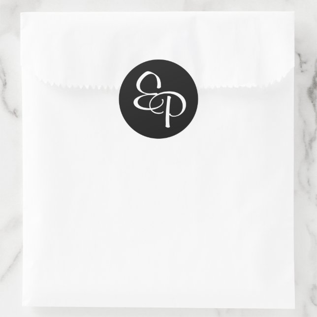 White on Black Script Monogram Umschlag Aufkleber (Tasche)