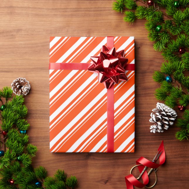 White Orange Candy Cane Stripe Holiday Geschenkpapier (Feiertagsgeschenk)