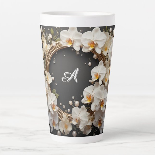 White Orchid Floral Wreath With Pearls and Gold Milchtasse (Vorderseite)