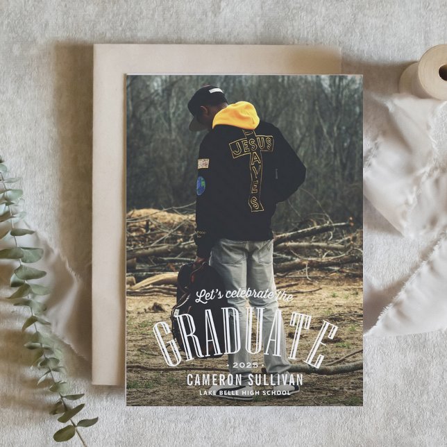 White Overlay Typografy Vertical Foto Abschluss Einladung (Customizable class of 2025 photo graduation invitation featuring vintage lettering. )