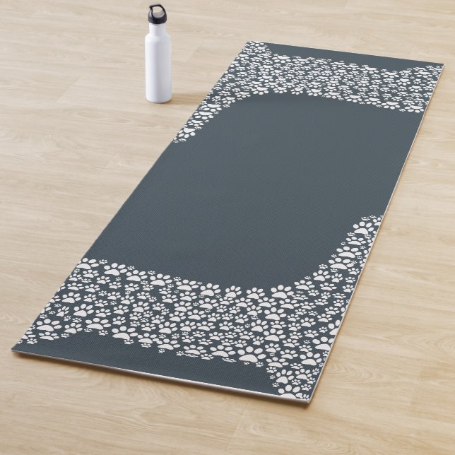 White Paw Print Dog Silhouette Pattern Fabric Yogamatte (Beispiel)