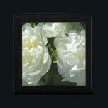 White Peonies Schmuckschachtel<br><div class="desc">klassische, romantische, weiße Pfannkuchen - Foto von H Cooper</div>