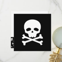 White Pirate Skull auf schwarzem Hintergrund
