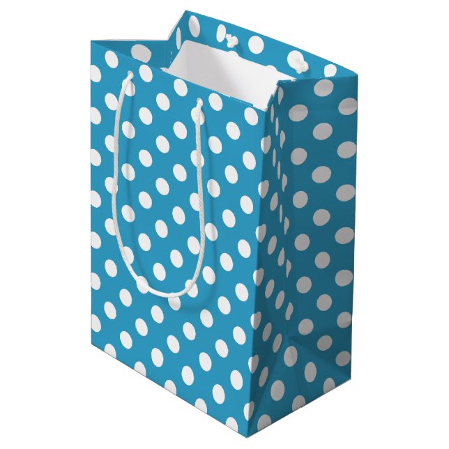 White Polka Dots auf Peacock Blue Background Mittlere Geschenktüte (Rückseite Schrägansicht)