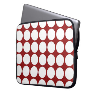 White Polka Dots on Red Laptopschutzhülle