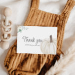 White Pumpkin Baby Dusche Danke Karte<br><div class="desc">Mit einem köstlichen Kürbisthema und einer Touch bohenhaften Böhmischen Stils eignen sich diese Gender-Neutral-Karten sowohl für kleine Jungen als auch für kleine Mädchen. Die Phrase "A Little Pumpkin is on the Way" fügt dem Design eine süße und fröhliche Touch hinzu, die die Spannung der bevorstehenden Ankunft einfängt. Egal ob Sie...</div>