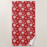 White & Red Snowflake Seamless Muster Strandtuch<br><div class="desc">Verwöhnen Sie sich mit diesem weihnachtlichen Strandtuch, das ein nahtloses weißes und rotes Schneeflockenmuster aufweist. Dieses Handtuch eignet sich perfekt für einen festlichen Tag am Strand oder am Pool und bietet eine winterliche Touch für Ihren Sommerspass. Es ist auch eine tolle Geschenkidee für jemanden, der die Ferien Liebe und will,...</div>