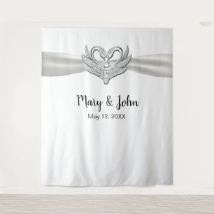 White Ribbon Silver Swans Hochzeitskugel Wandteppich