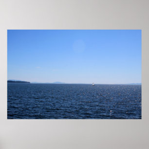 White Rock Beach, BC, Kanada. Meer, Himmel und Boo Poster