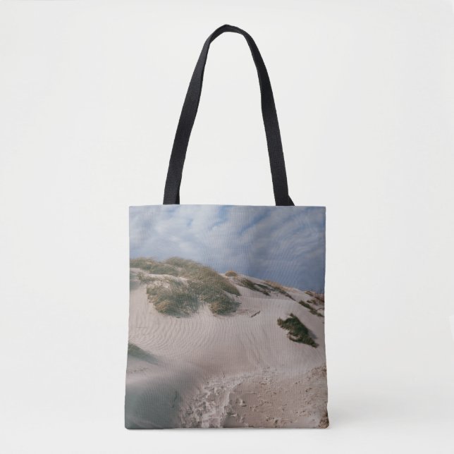 WHITE SAND AND GREEN GRASS FIELD (Vorderseite)