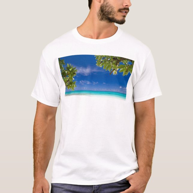 White sandy beach, Okinawa T-Shirt (Vorderseite)
