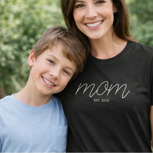 White Script Established Mom T-shirt (Von Creator hochgeladen)