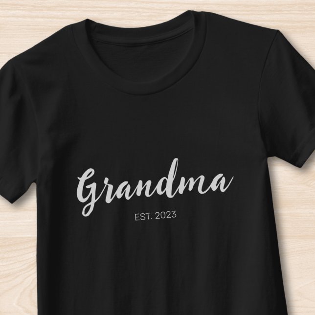 White Script Grandma Established Black T-Shirt (Von Creator hochgeladen)