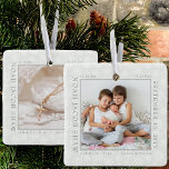 White Snowflake Foto Rahmen und Baby Birth Stats Keramikornament<br><div class="desc">Babygeburt steht für Foto-Ornament mit zarten, weißen Schneeflocken auf silbergrauem Hintergrund. Die Fotovorlage steht Ihnen zur Verfügung, Ihr Baby-Foto hinzuzufügen, das mit Ihren Neugeborenen-Statistiken gerahmt ist. Sie können das gleiche Foto oder ein anderes Bild auf der Rückseite hinzufügen, beide werden im quadratischen Format angezeigt. Wenn Sie Probleme mit der Platzierung...</div>