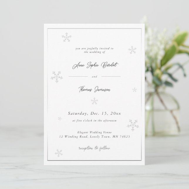 White Snowflake Modern Calligraphy Winter Wedding Einladung (Stehend Vorderseite)