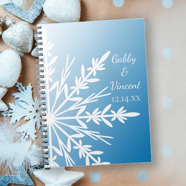 White Snowflake on Blue Winter Wedding Notizblock (Von Creator hochgeladen)