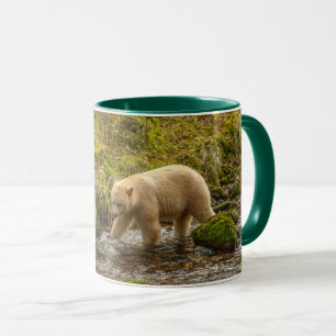 White Spirit Bear jagt Fische auf Riordan Creek Tasse