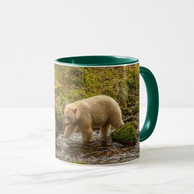 White Spirit Bear jagt Fische auf Riordan Creek Tasse (VorderseiteRechts)