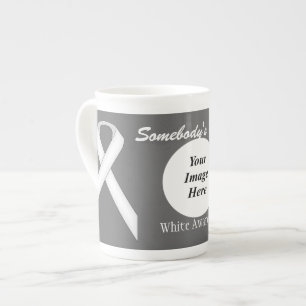 White Standard Ribbon Template von Kenneth Yoncich Prozellantasse