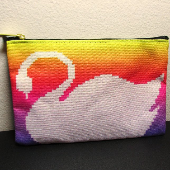 White Swan Pastel Rainbow Artisan Crochet Print Zubehörtasche (Von Creator hochgeladen)