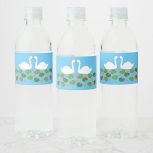 White Swans and Water lilies Wedding Wasserflaschenetikett