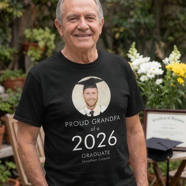 White Text Photo Proud Grandpa of 2026 Graduate T-Shirt (Von Creator hochgeladen)