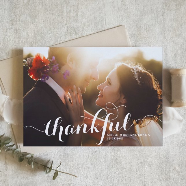 White Thankful Modern Calligraphy Foto Wedding Dankeskarte (Von Creator hochgeladen)