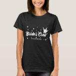 White The Crew Typografy Crown and Stars T-Shirt<br><div class="desc">Wer ist in der Crew der Braut? Shirt zum Feiern und Brautparty mit fett formatierter Typografie mit Krone und Sternenillustrierung. Dieses Shirt wird ein perfektes Geschenk für Ihre Brautmädchen, Trauzeugin, Ehrenmatron, Blume Mädchen und andere Brautparty. Personalisieren Sie diese, indem Sie ihre Namen hinzufügen. Tragen Sie dies während des Brautparty, Polterabends...</div>