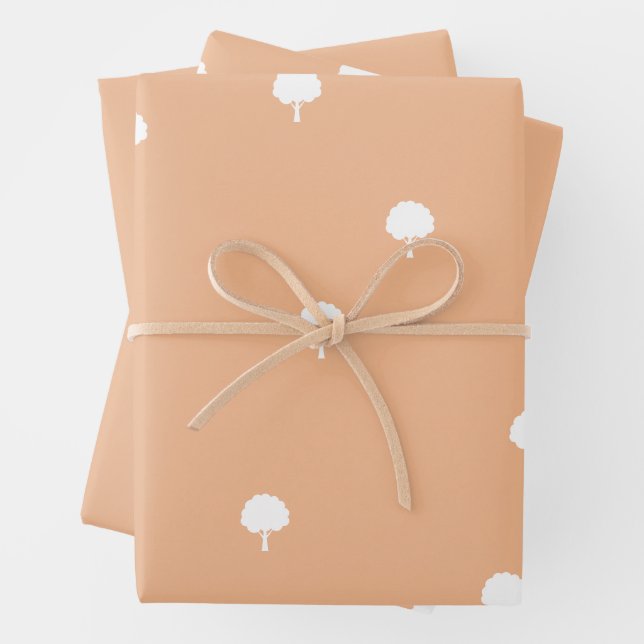 White Trees on Light Brown Background Geschenkpapier Set (Beispiel)