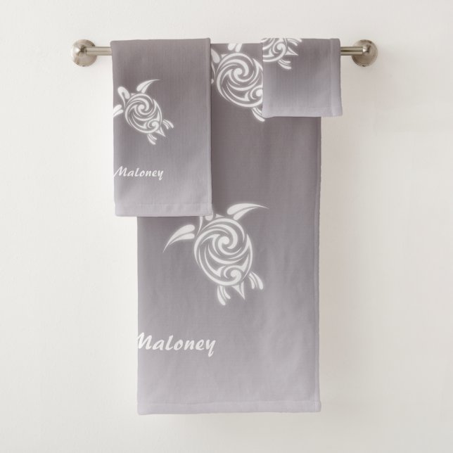 White Turtles Taupe Gradiet Name hinzufügen  Badhandtuch Set (Insitu)