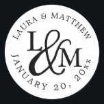 White Wedding Monogram Runder Aufkleber<br><div class="desc">Hochzeit Funktion Ihre Initialen arbeitete in einem Monogramm-Design,  verbunden mit einem dekorativen Skript-Ampersand. Ihre Namen und Ihr Hochzeitstermin erscheinen in weißer Schrift,  rund um die Außenseite gebogen.</div>