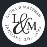 White Wedding Monogram Runder Aufkleber<br><div class="desc">Hochzeit Funktion Ihre Initialen arbeitete in einem Monogramm-Design,  verbunden mit einem dekorativen Skript-Ampersand. Ihre Namen und Ihr Hochzeitstermin erscheinen in weißer Schrift,  rund um die Außenseite gebogen.</div>