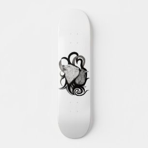 White Wolf mit Raven Tribal Art Skateboard