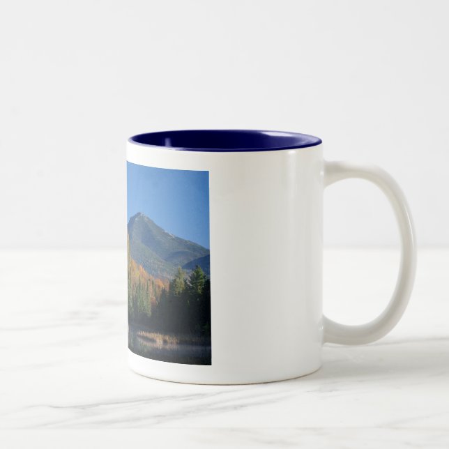 Whiteface Mountain über dem kleinen Cherrypatch Po Zweifarbige Tasse (Rechts)