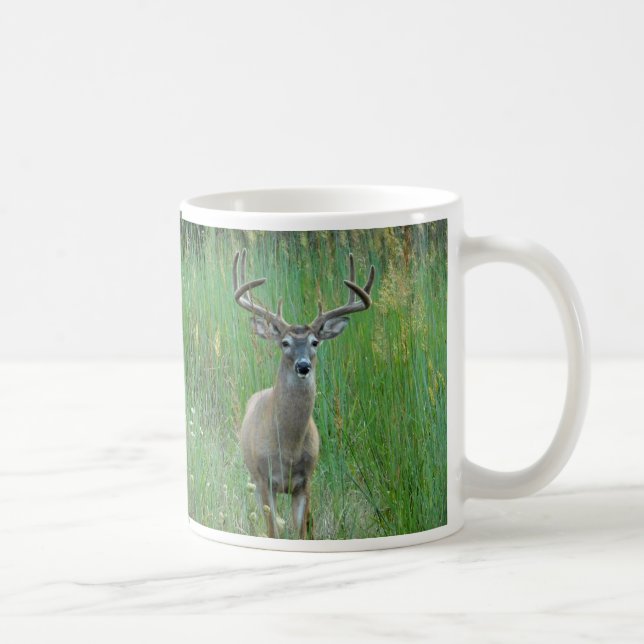 Whitetail Deer in der Wiese-Tasse Kaffeetasse (Rechts)